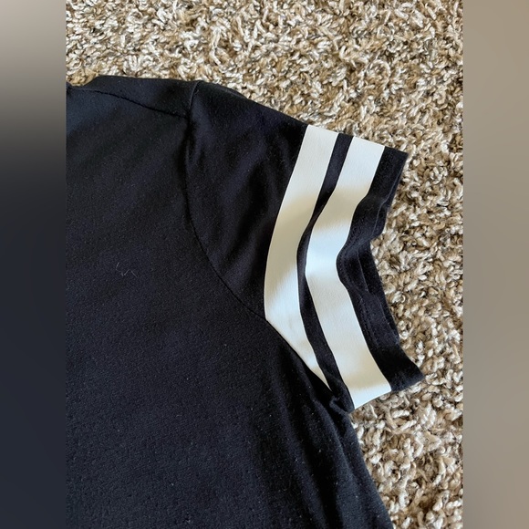 Black crop with white stripes - Picture 2 of 5